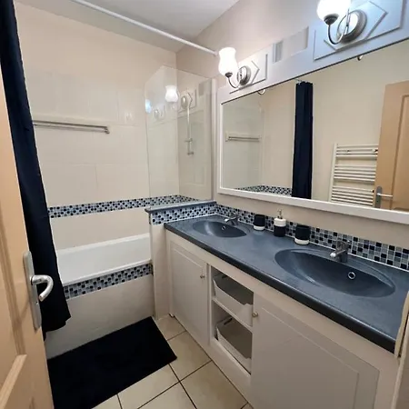 Апартаменты Seaside Pool And Tennis