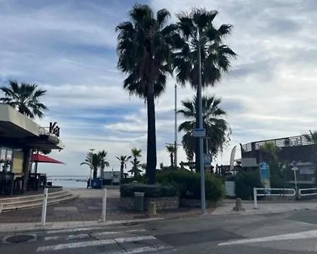 Seaside Pool And Tennis 니스