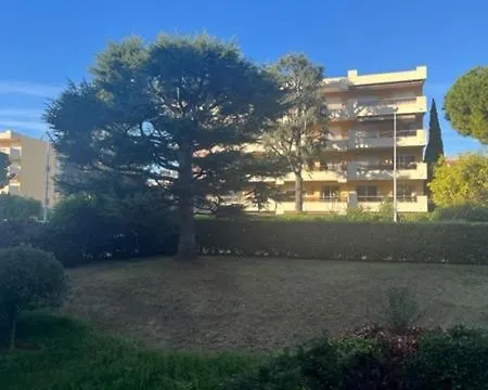 Seaside Pool And Tennis