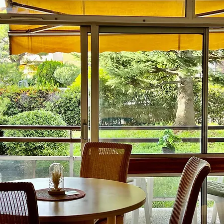 Seaside Pool And Tennis Apartmán *